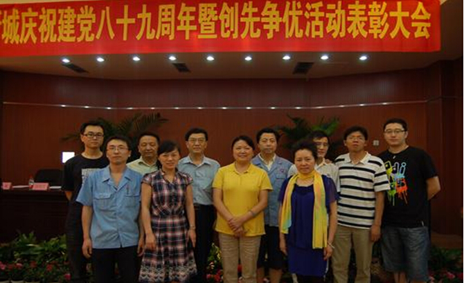 MILAN米兰体育·（中国）官方网站集团党员与积极分子合影