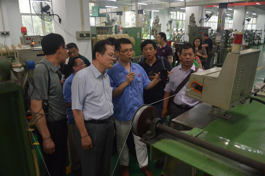 中国轻工业职工思想政治工作研究会领导参观MILAN米兰体育·（中国）官方网站集团制线车间