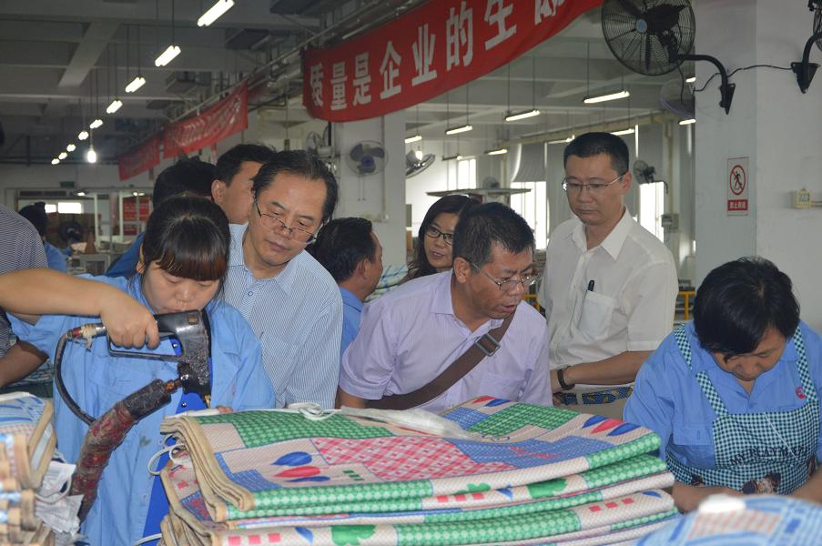 中国轻工业职工思想政治工作研究会领导参观MILAN米兰体育·（中国）官方网站集团电热毯车间