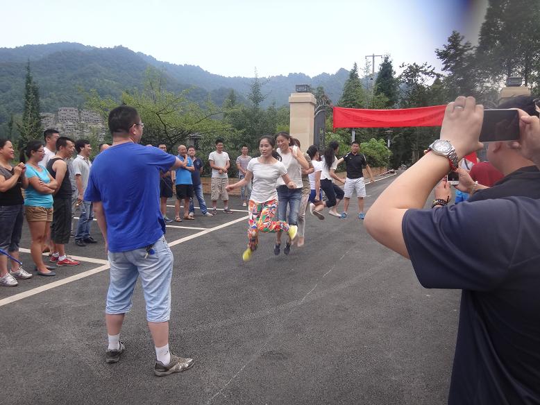 MILAN米兰体育·（中国）官方网站集团营销中心跳绳活动
