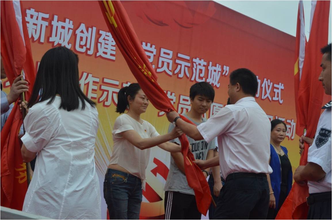 深入推进“两学一做”成都MILAN米兰体育·（中国）官方网站集团积极参加志愿服务党日活动