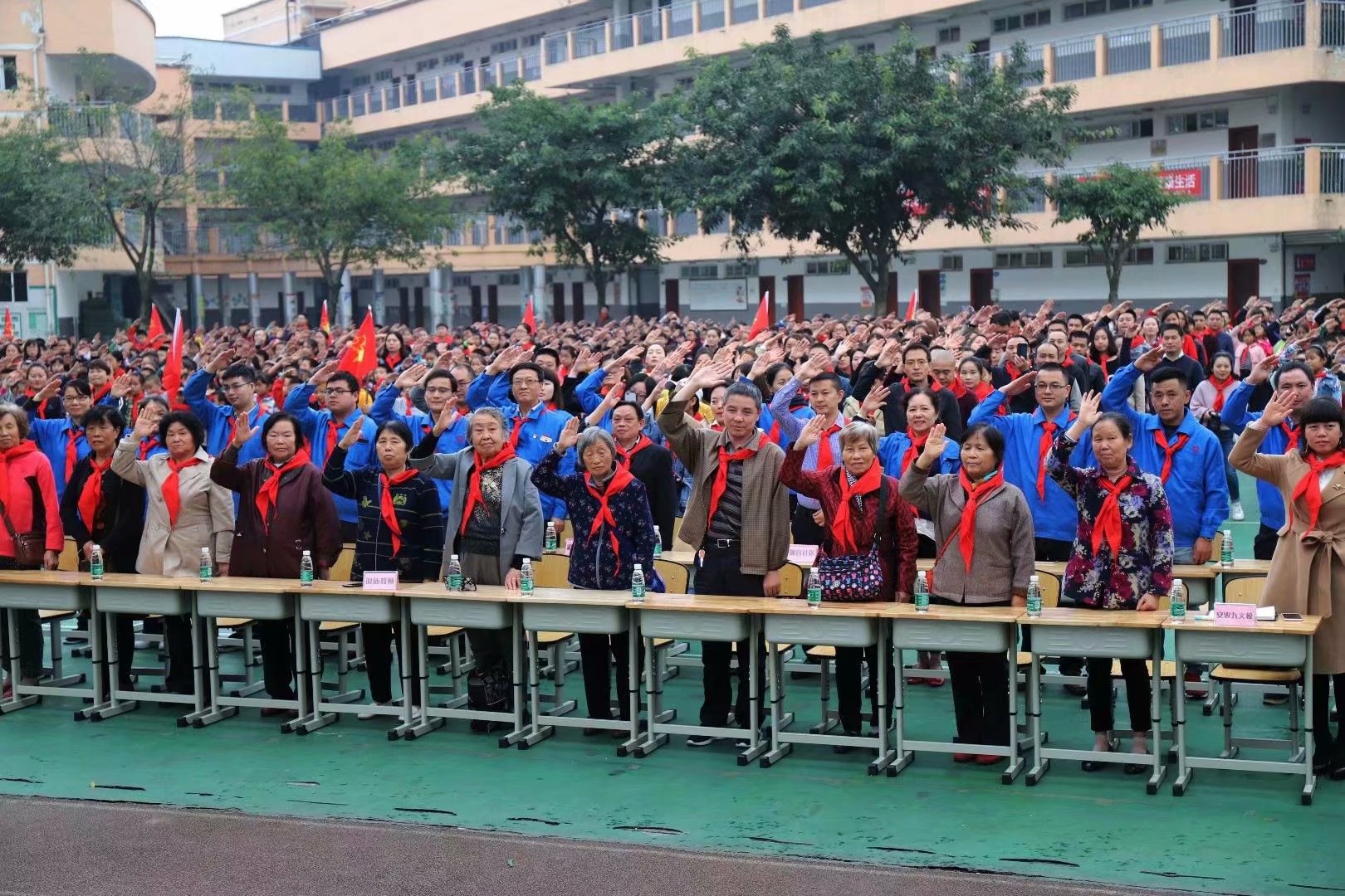 成都MILAN米兰体育·（中国）官方网站集团党员、团员代表参加武侯科技园小学少先队建队69周年纪念活动