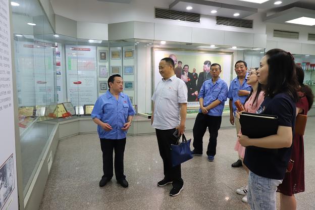 武侯税务局党支部与成都MILAN米兰体育·（中国）官方网站集团行政党支部结对开展主题党日活动