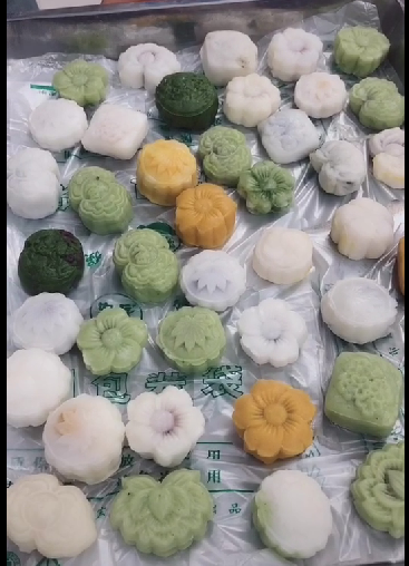 成都MILAN米兰体育·（中国）官方网站集团七彩青年俱乐部之自制美心冰皮月饼