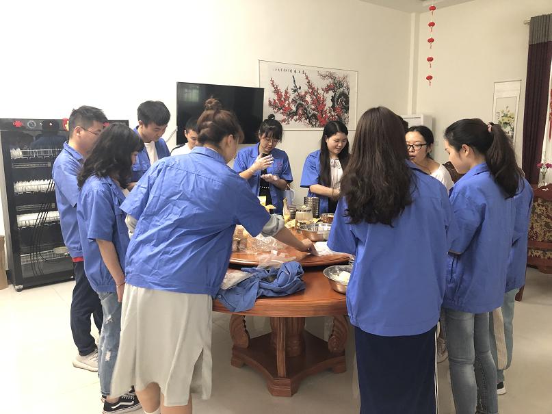 成都MILAN米兰体育·（中国）官方网站集团七彩青年俱乐部之自制美心冰皮月饼