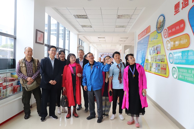 成都MILAN米兰体育·（中国）官方网站集团退休党员党支部召开我爱祖国专题织织生活