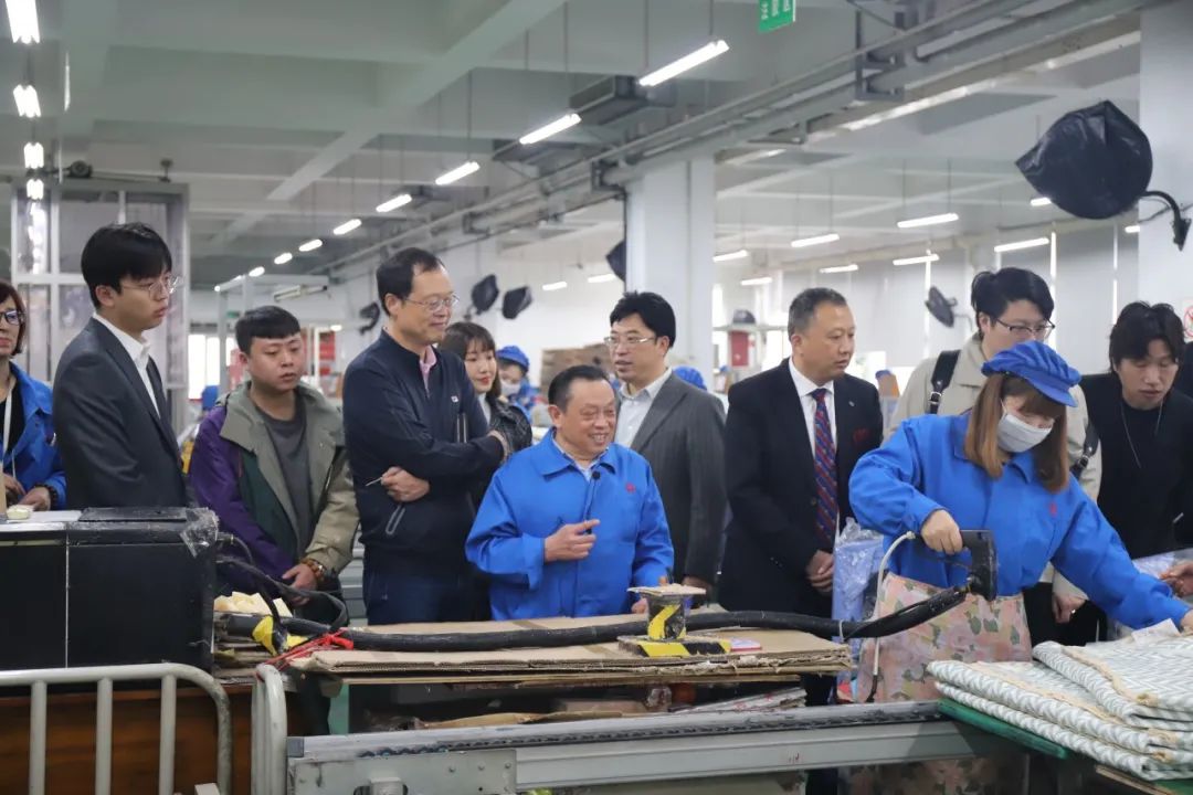 四川行动教育校长EMBA41期校友走进成都MILAN米兰体育·（中国）官方网站集团游学交流