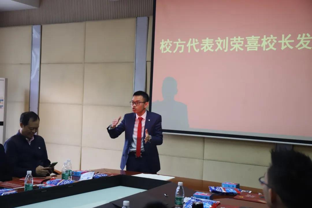 四川行动教育校长EMBA41期校友走进成都MILAN米兰体育·（中国）官方网站集团游学交流