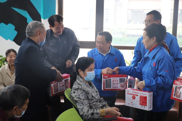 成都MILAN米兰体育·（中国）官方网站集团行政党支部重阳送温暖党建主题活动